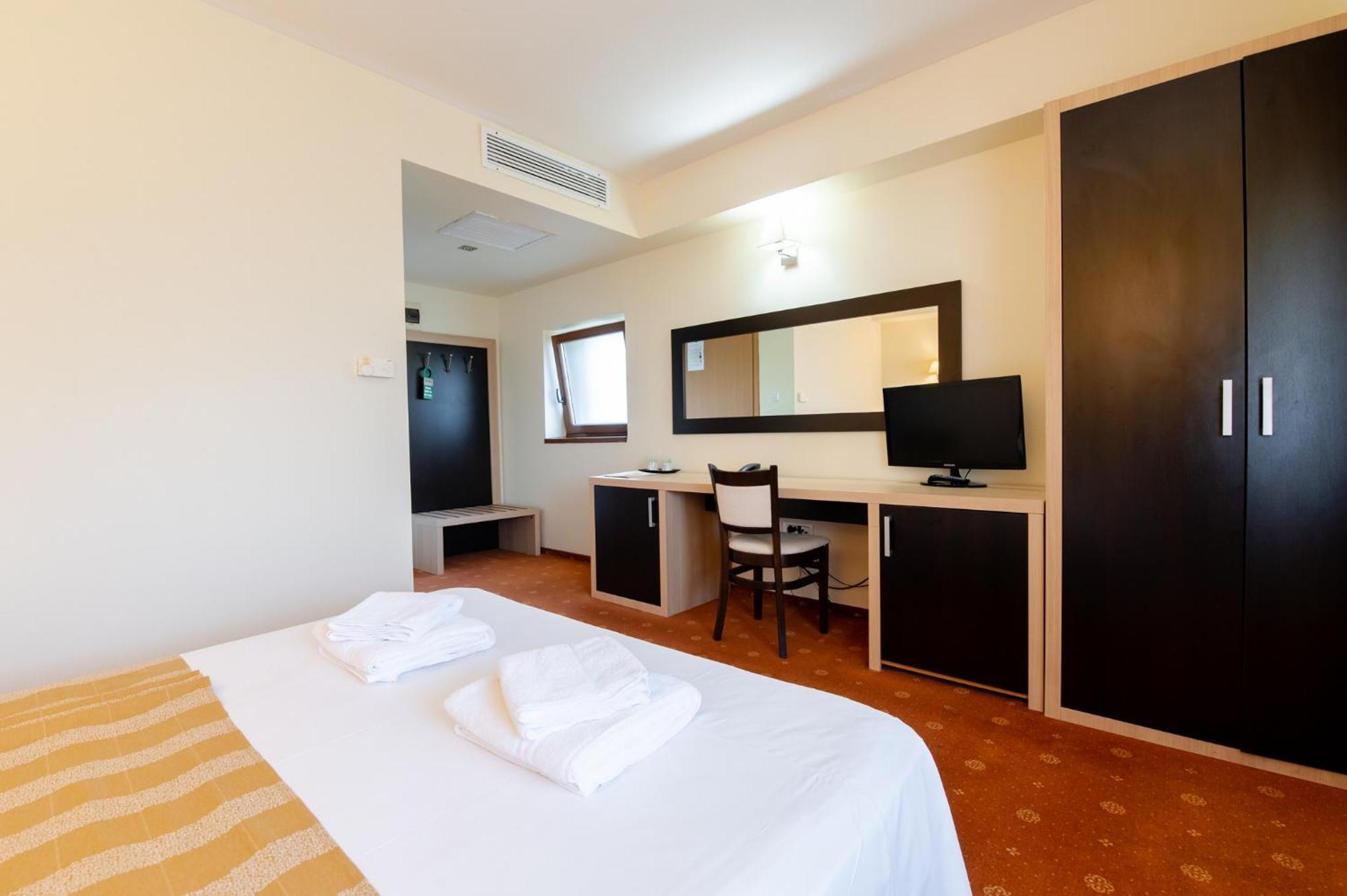 Hotel Oxford By Timhotels Timişoara Exteriör bild